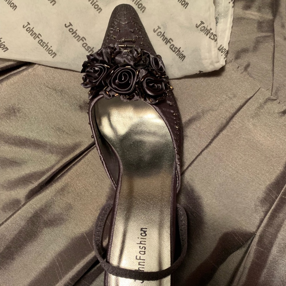 Beautiful Grey Floral/Beaded Intricate Shoes